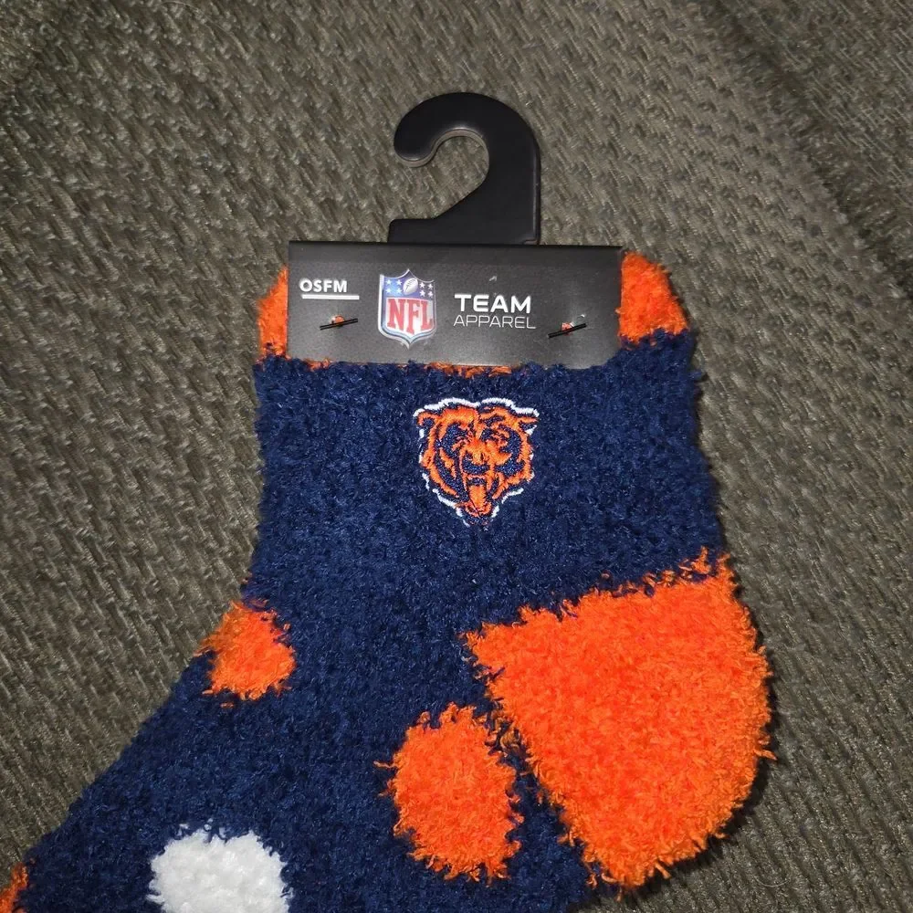 New NWT NFL Chicago Bears Fuzzy Cozy Slipper Socks OSFM Blue Orange Polka Dot
